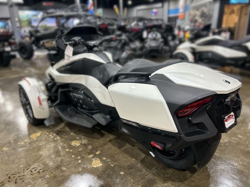 New 2026 Can-Am SPYDER RT (SE6) Image 17