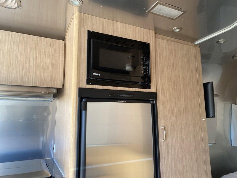 2019 AIRSTREAM FLYING CLOUD 23FB Image 15