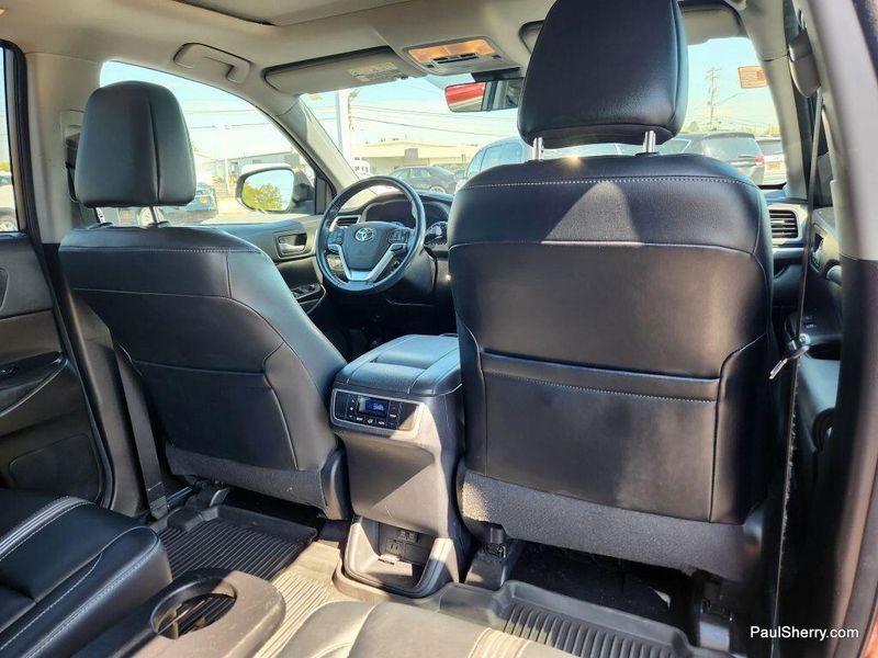 2017 Toyota Highlander SE photo 45