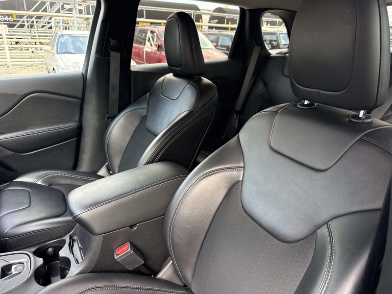 Used 2019 Jeep Cherokee Latitude Plus FWD