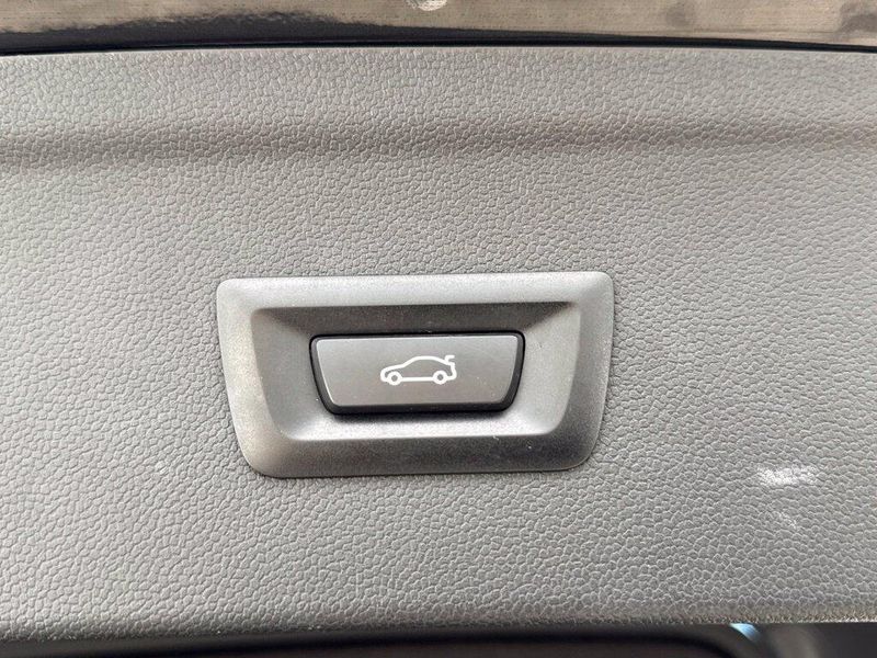 Used 2024 BMW iX xDrive50Image 17