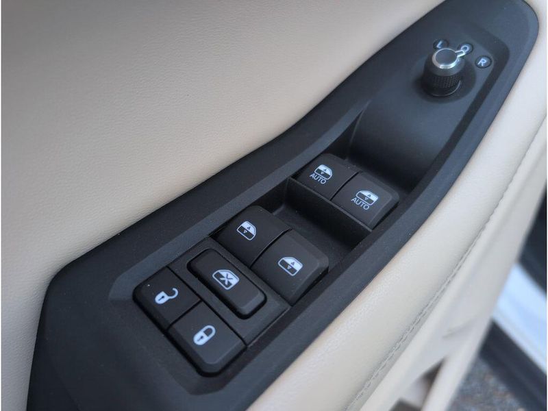 Used 2023 Jeep Grand Cherokee LimitedImage 12
