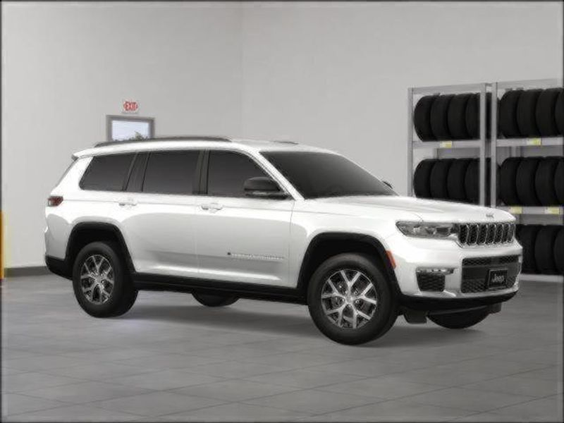 2025 Jeep Grand Cherokee Limited photo 2