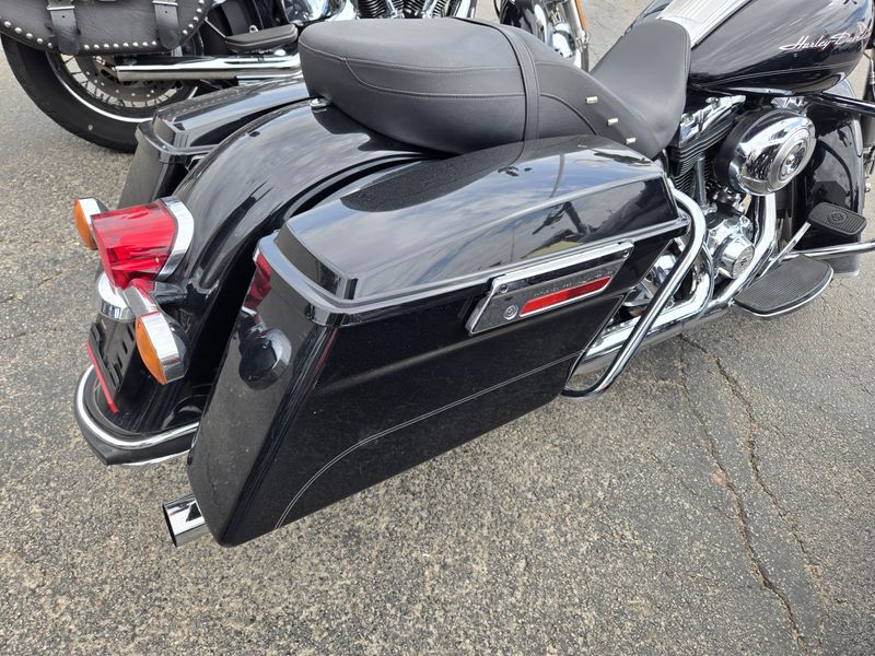 USED 2013 HARLEY ROAD KING Image 14
