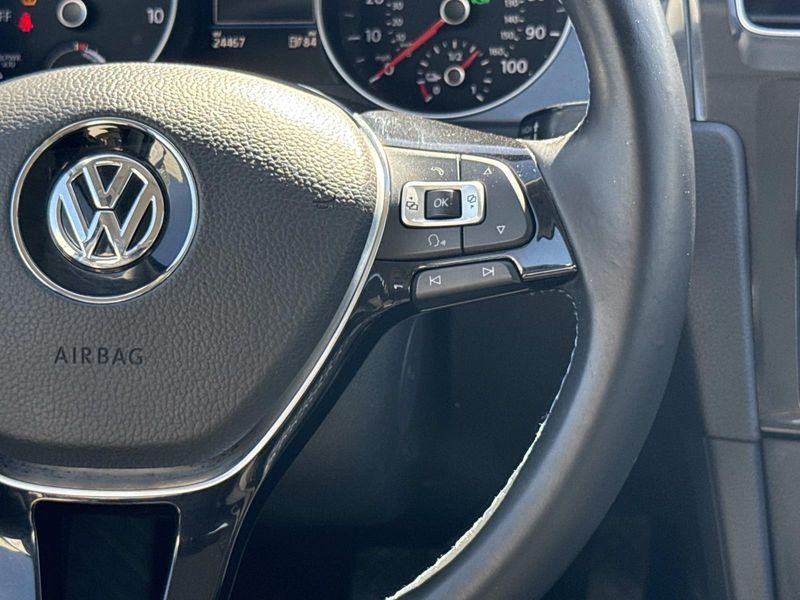 Used 2018 Volkswagen e-Golf 4-Door SE