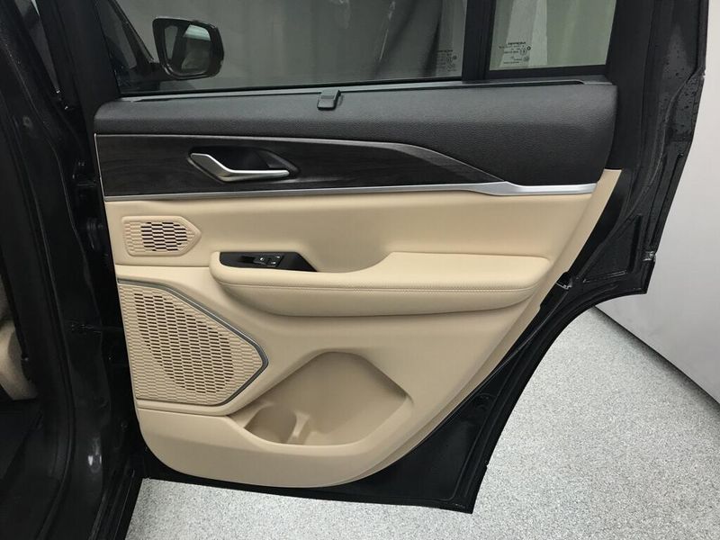 Used 2023 Jeep Grand Cherokee LimitedImage 15