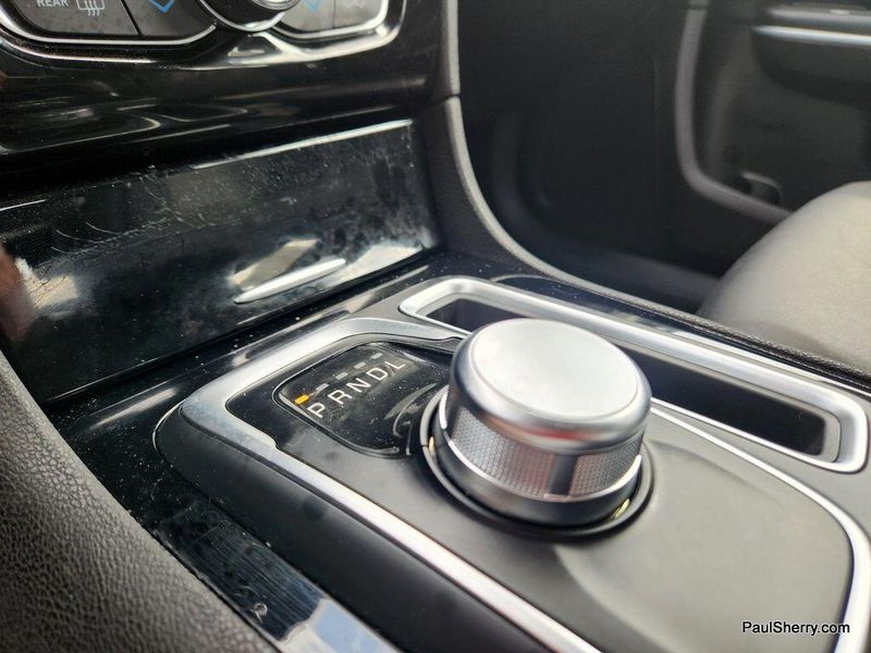 2023 Chrysler 300 Touring SportImage 34