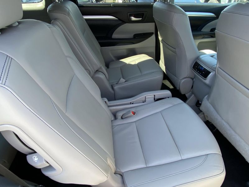 Used 2015 Toyota Highlander XLEImage 12