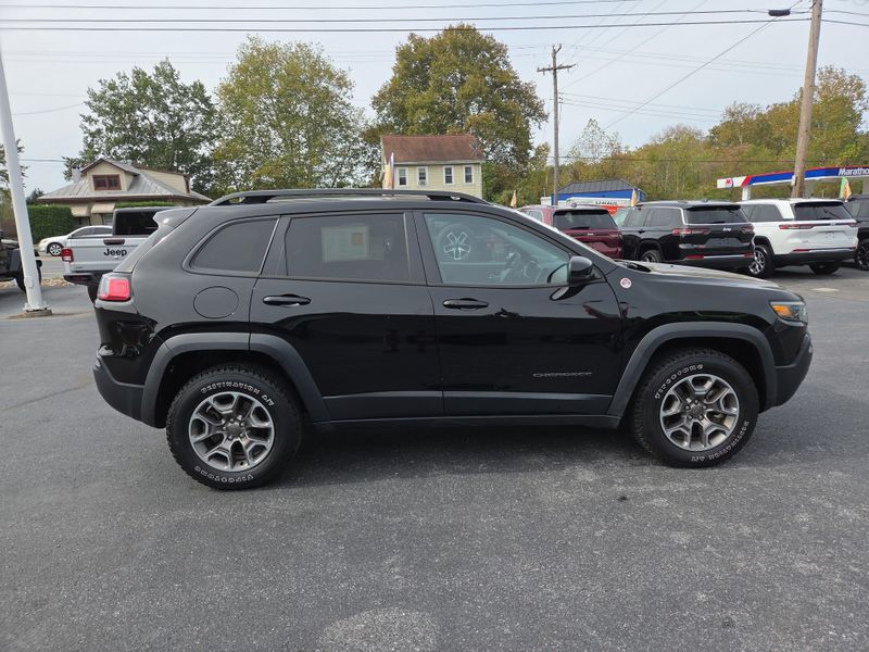 2022 Jeep Cherokee Trailhawk photo 2
