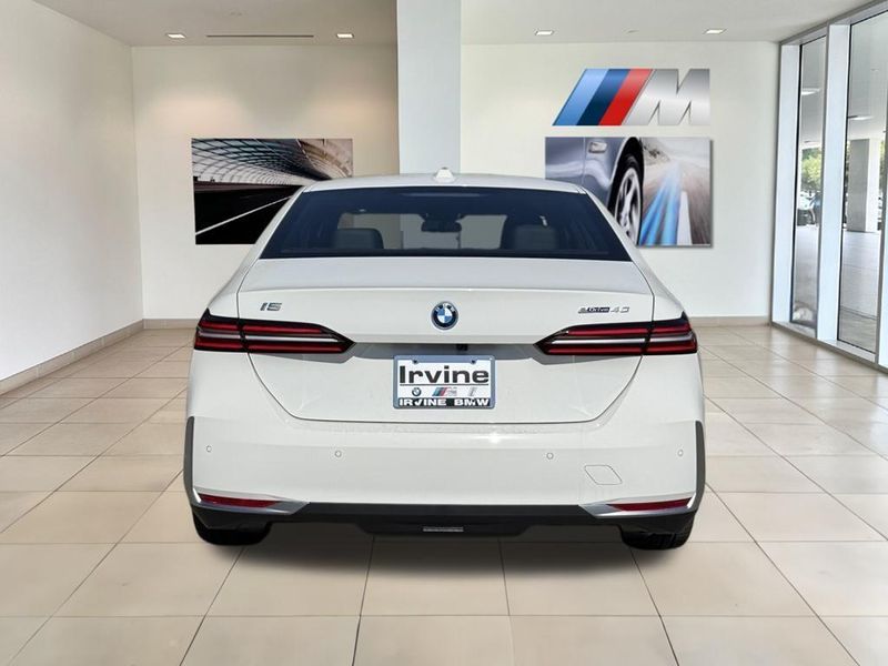 2025 BMW i5 eDrive40Image 7