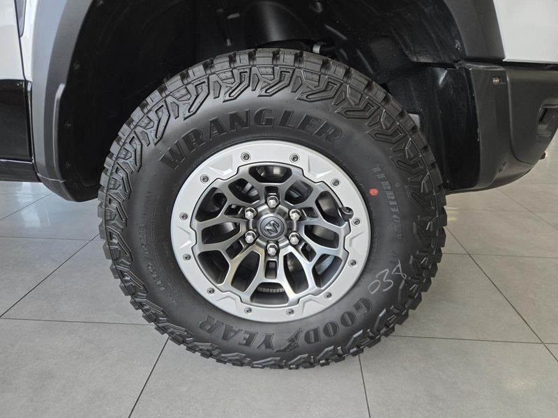 New 2026 RAM 1500 Rho Crew Cab 4x4 5'7' Box