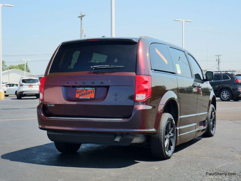 Used 2019 Dodge Grand Caravan SXTImage 26