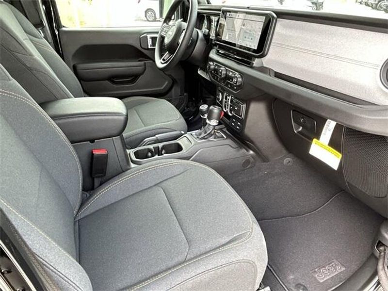 2025 Jeep Gladiator Nighthawk 4x4Image 12