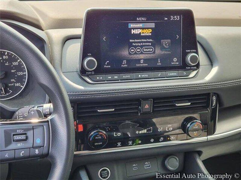2022 Nissan Rogue SV photo 6