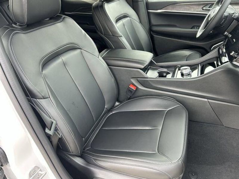 New 2026 Jeep Grand Cherokee Limited 4x2Image 11