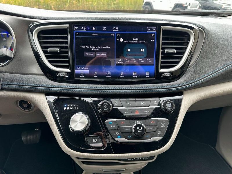 2021 Chrysler Pacifica Touring LImage 7