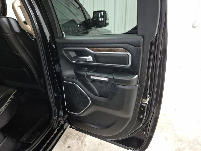 2019 RAM 1500 LaramieImage 9