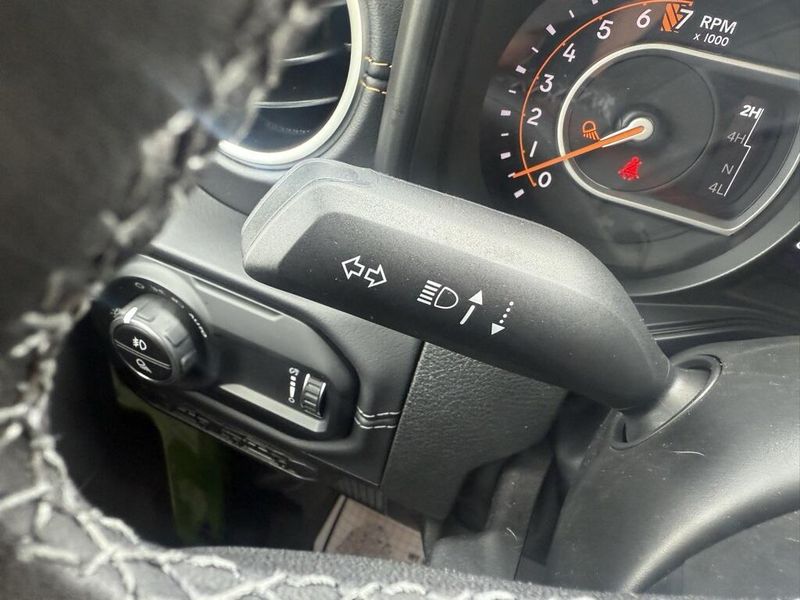 2025 Jeep Gladiator Sport S photo 15