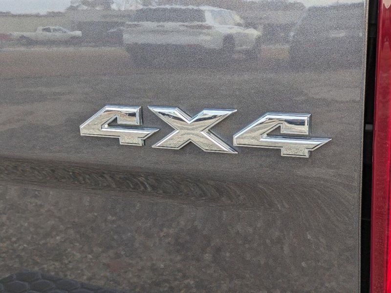 2024 RAM 1500 Classic SLTImage 18