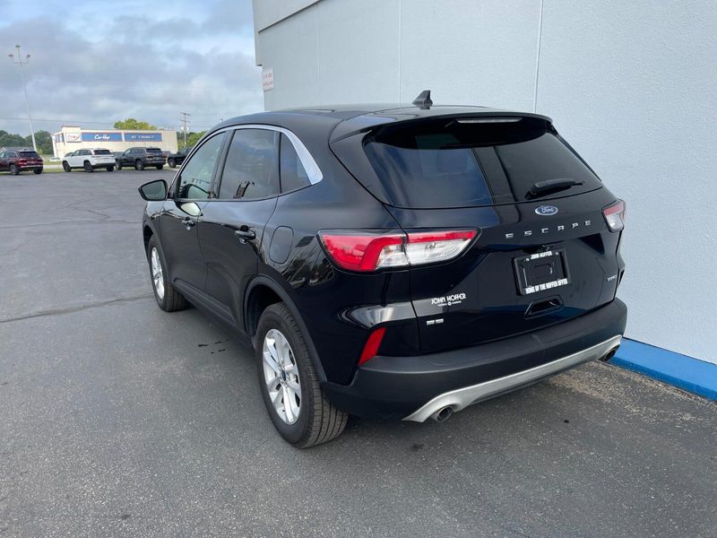 2020 Ford Escape SE photo 3