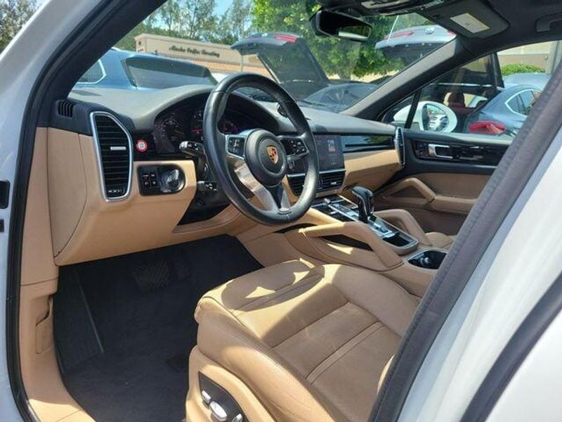 2021 Porsche Cayenne photo 13