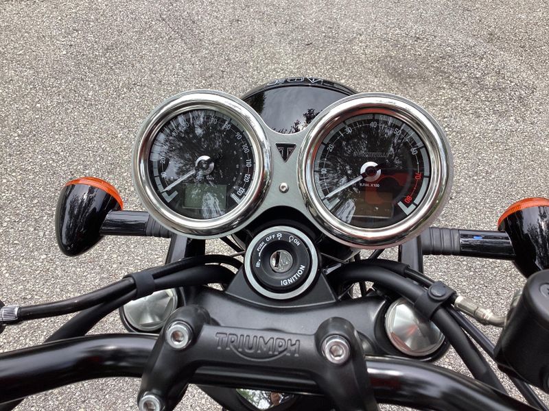 2025 Triumph Bonneville T120