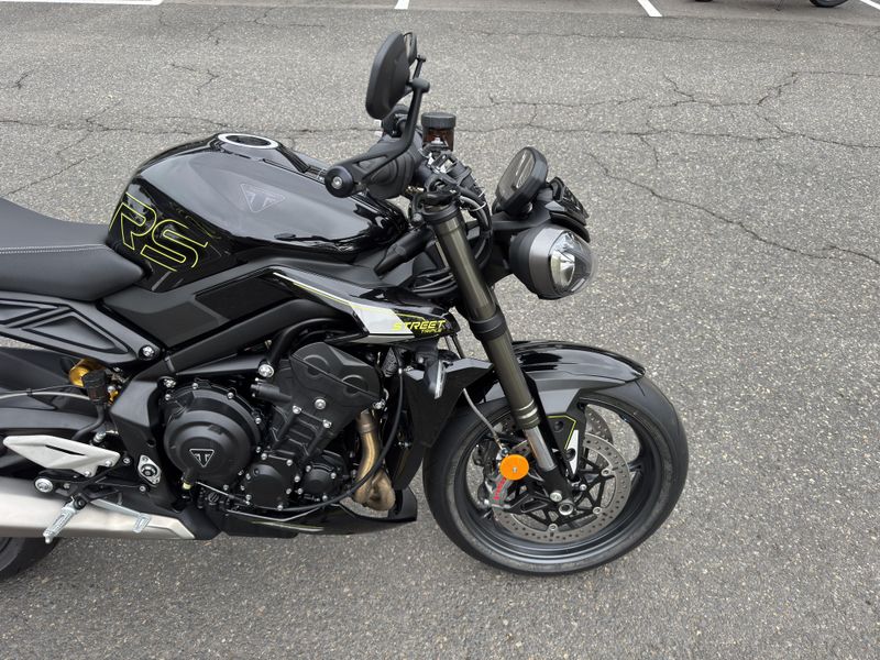 2025 Triumph Street Triple 765 RS - PHANTOM BLACK 