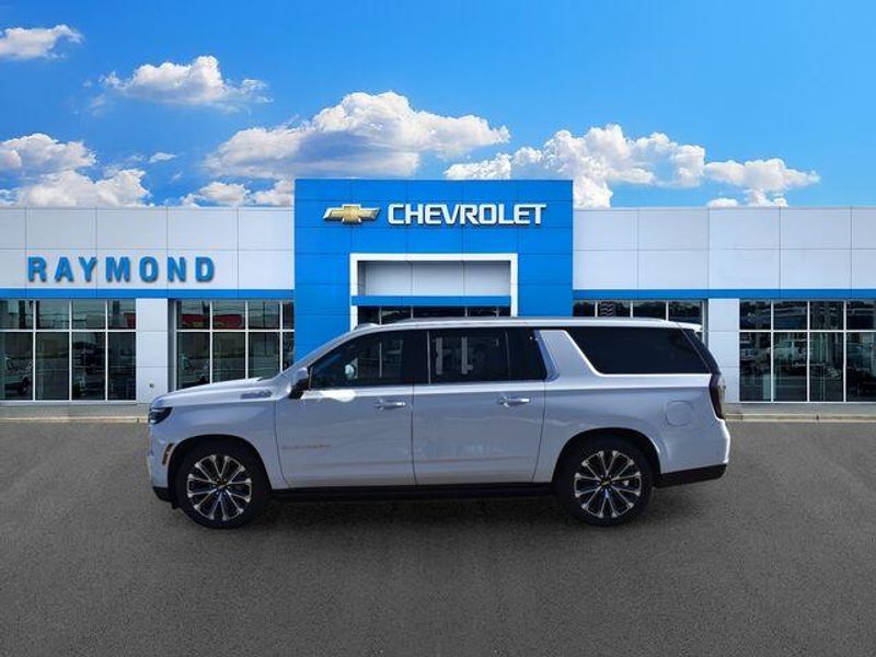 New 2026 Chevrolet Suburban High CountryImage 7
