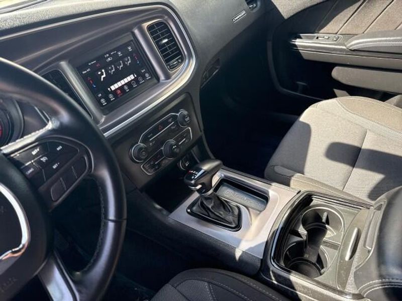 2022 Dodge Charger SXT photo 18
