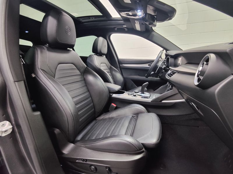 Used 2023 Alfa Romeo Stelvio Veloce AWD w/Sunroof & NavImage 4
