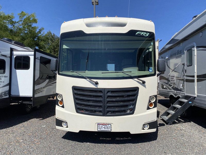 Used 2018 FOREST RIVER FR3 29DS Image 4