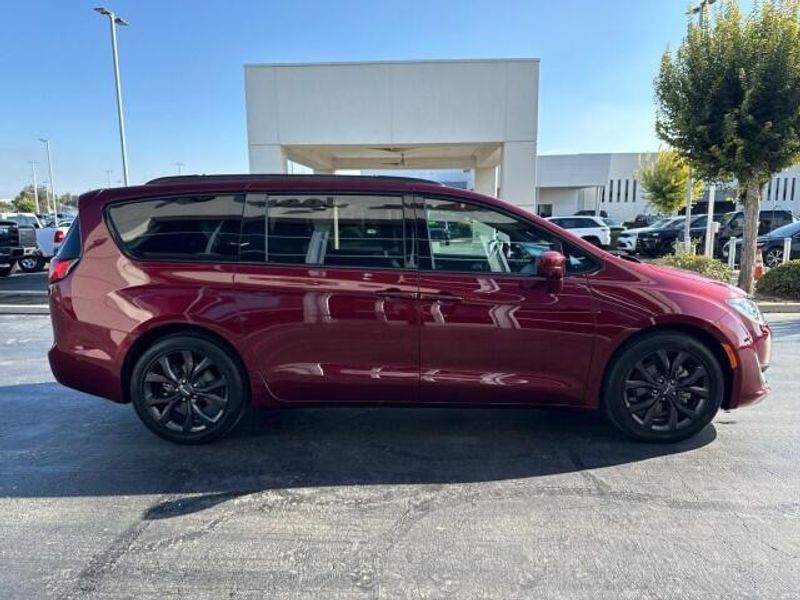 2019 Chrysler Pacifica Touring L photo 8