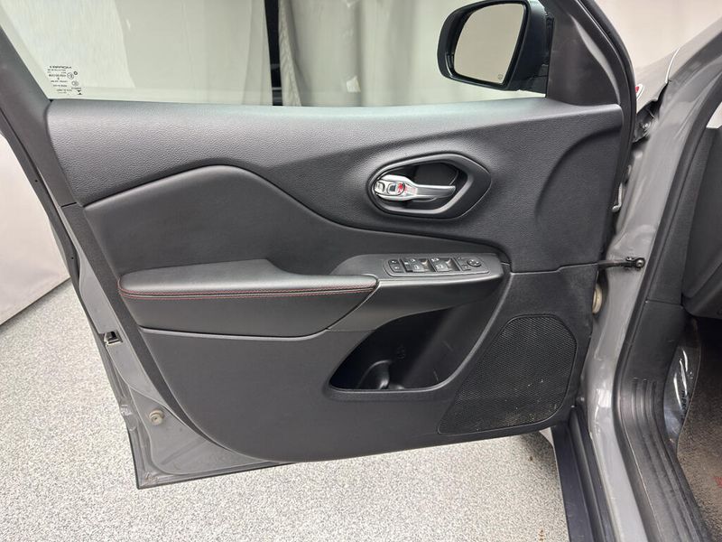 Used 2022 Jeep Cherokee TrailhawkImage 7