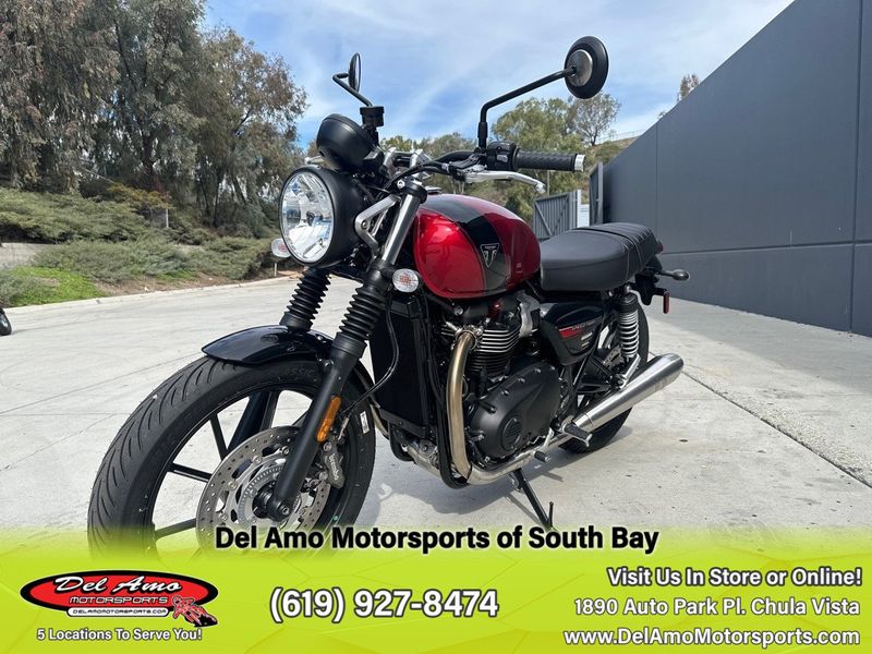 2024 Triumph SPEED TWIN 900  in a CARNIVAL RED/PHANTOM BLACK exterior color. Del Amo Motorsports of South Bay (619) 547-1937 delamomotorsports.com 