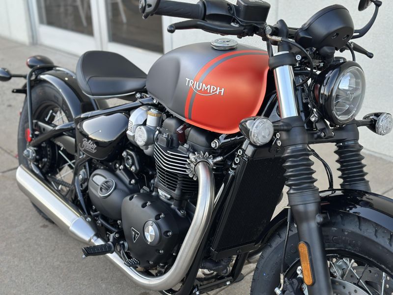 2025 Triumph BONNEVILLE BOBBERImage 8