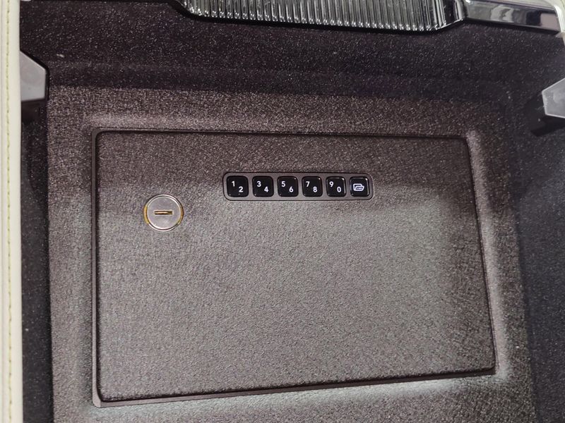 2024 Jeep Wagoneer Series III Premium 4x4 w/Conv/RSEImage 38