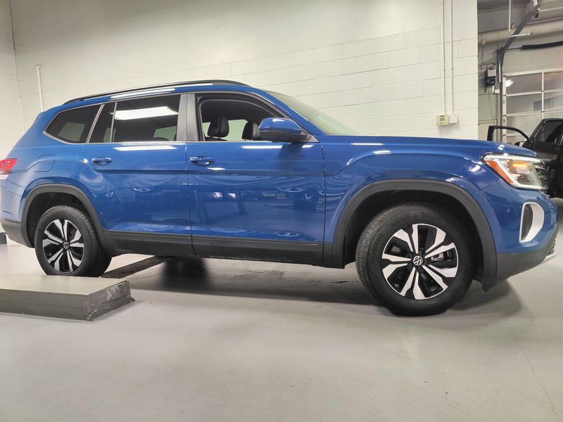 Used 2025 Volkswagen Atlas SE 4-Motion AWDImage 3