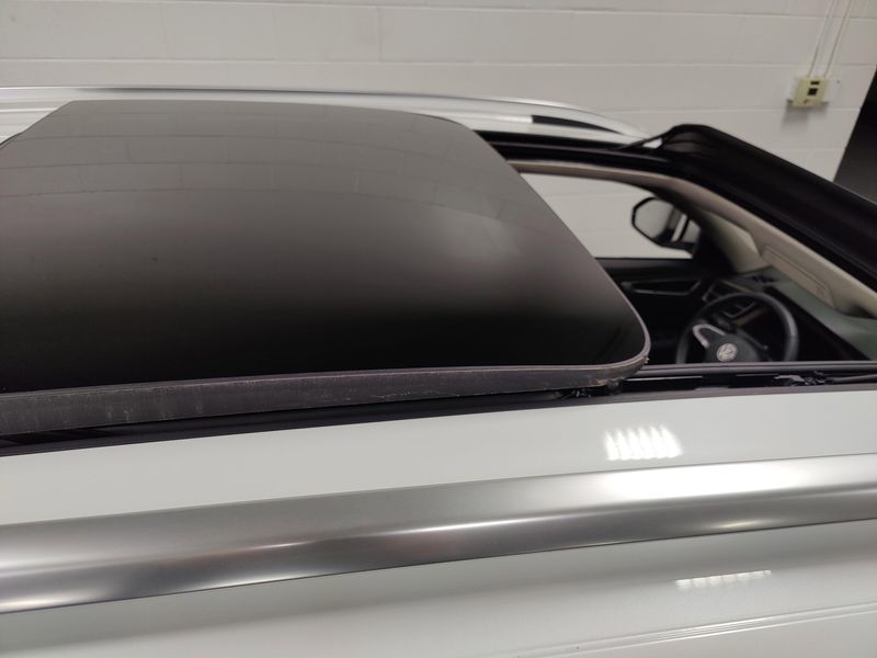 Used 2024 Volkswagen Atlas SEL AWD w/Sunroof & NavigationImage 5