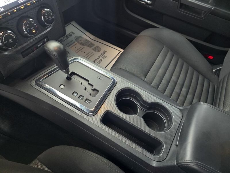 2013 Dodge Challenger R/T photo 18