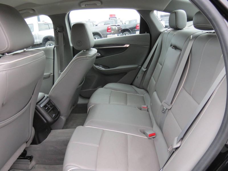2015 Chevrolet Impala LTZ 4dr Sedan w/2LZImage 25