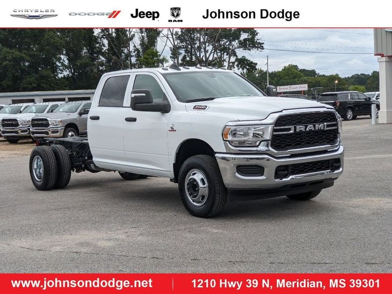 2024 RAM 3500 Tradesman Crew Cab Chassis 4x4 60