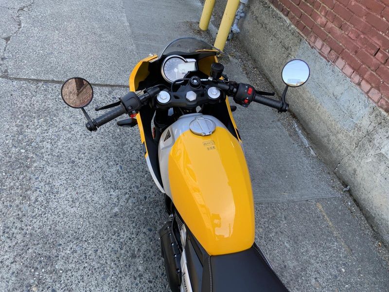 2026 Triumph THRUXTON 400