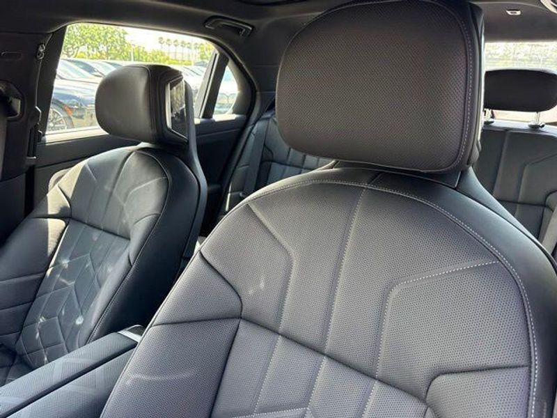 New 2026 BMW 7 Series 750e xDriveImage 19