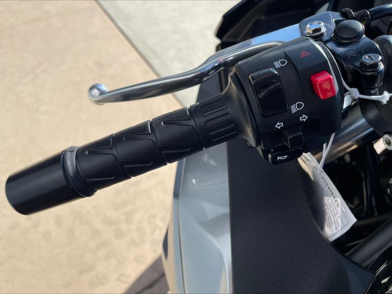 New 2025 Kawasaki NINJA 500 ABS Image 2