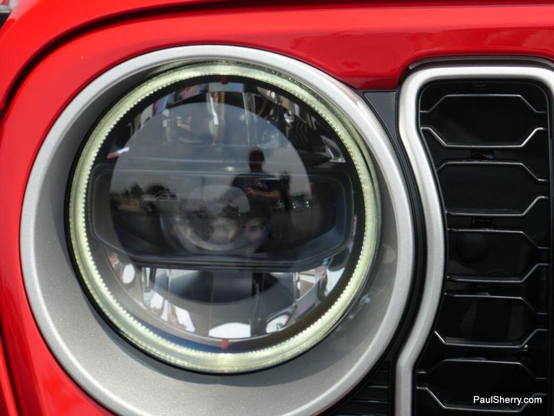 New 2025 Jeep Wrangler 4-door Sahara