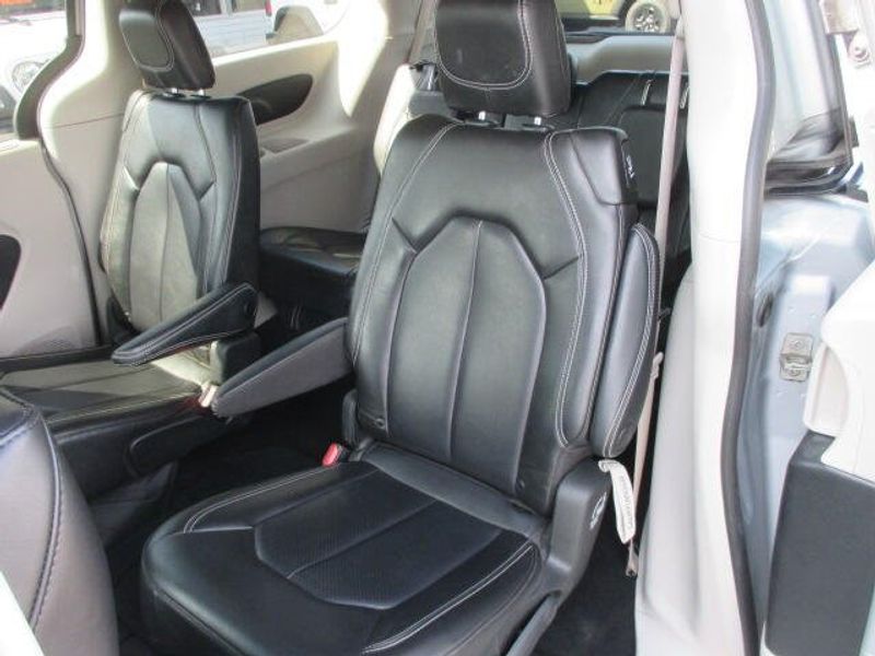 2023 Chrysler Pacifica Touring LImage 21