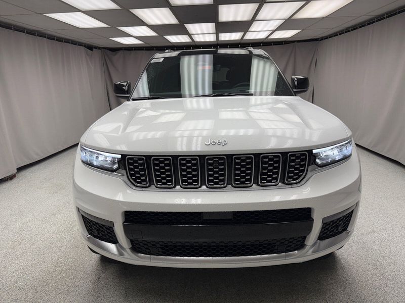 New 2025 Jeep Grand Cherokee L Summit Reserve 4x4Image 5