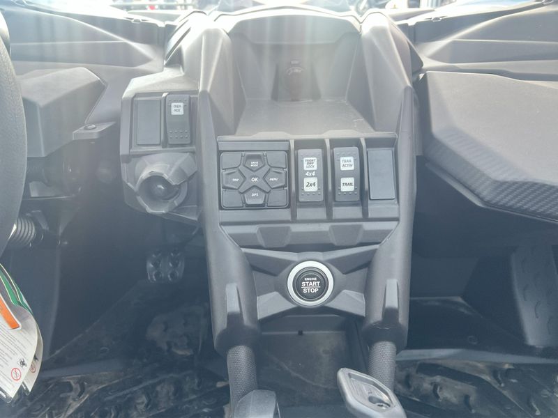 2025 Can-Am MAVERICK X3 MAX RS TURBO Image 14