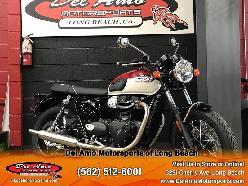 2023 Triumph BONNEVILLE T100  in a CARNIVAL RED/FUSION WHITE exterior color. Del Amo Motorsports of Long Beach (562) 362-3160 delamomotorsports.com 