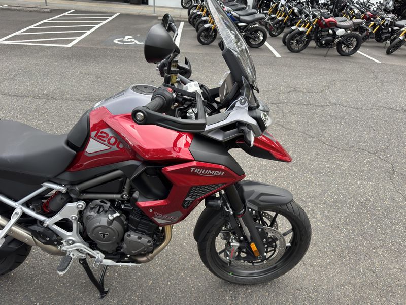 2025 Triumph Tiger 900 GT Pro - CARNIVAL RED - SAPPHIRE BLACK 